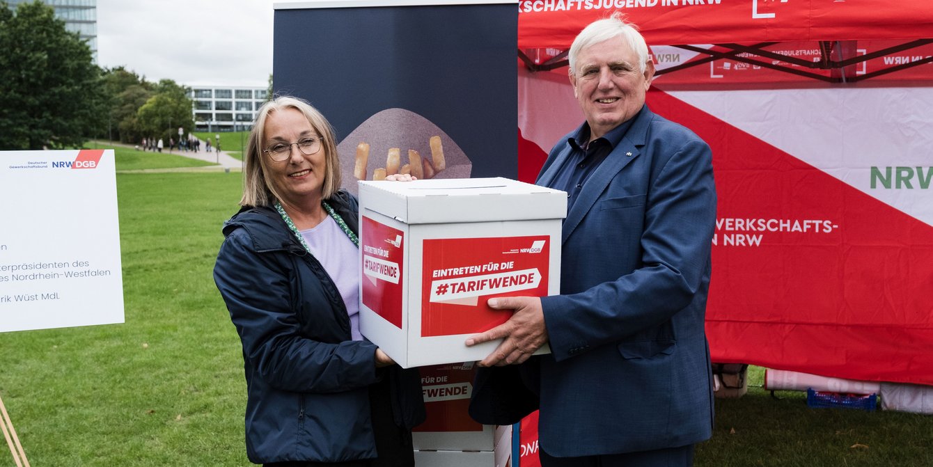 Anja Weber und Karl-Josef Laumann bei Tariftreueaktion vor dem Landtag